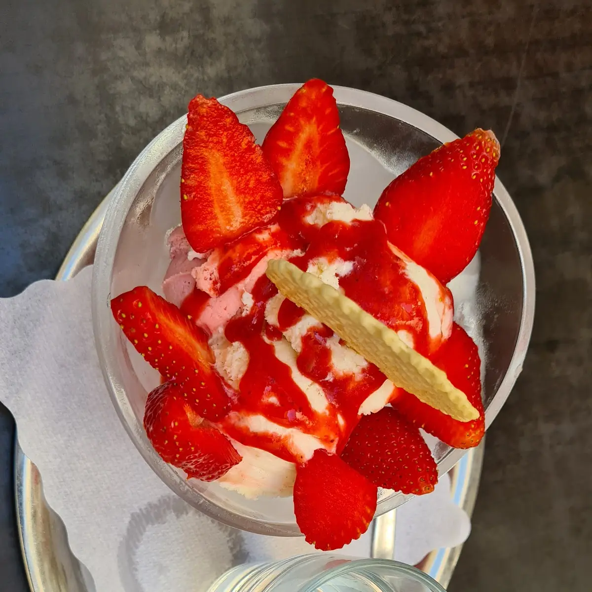 Erdbeerbecher