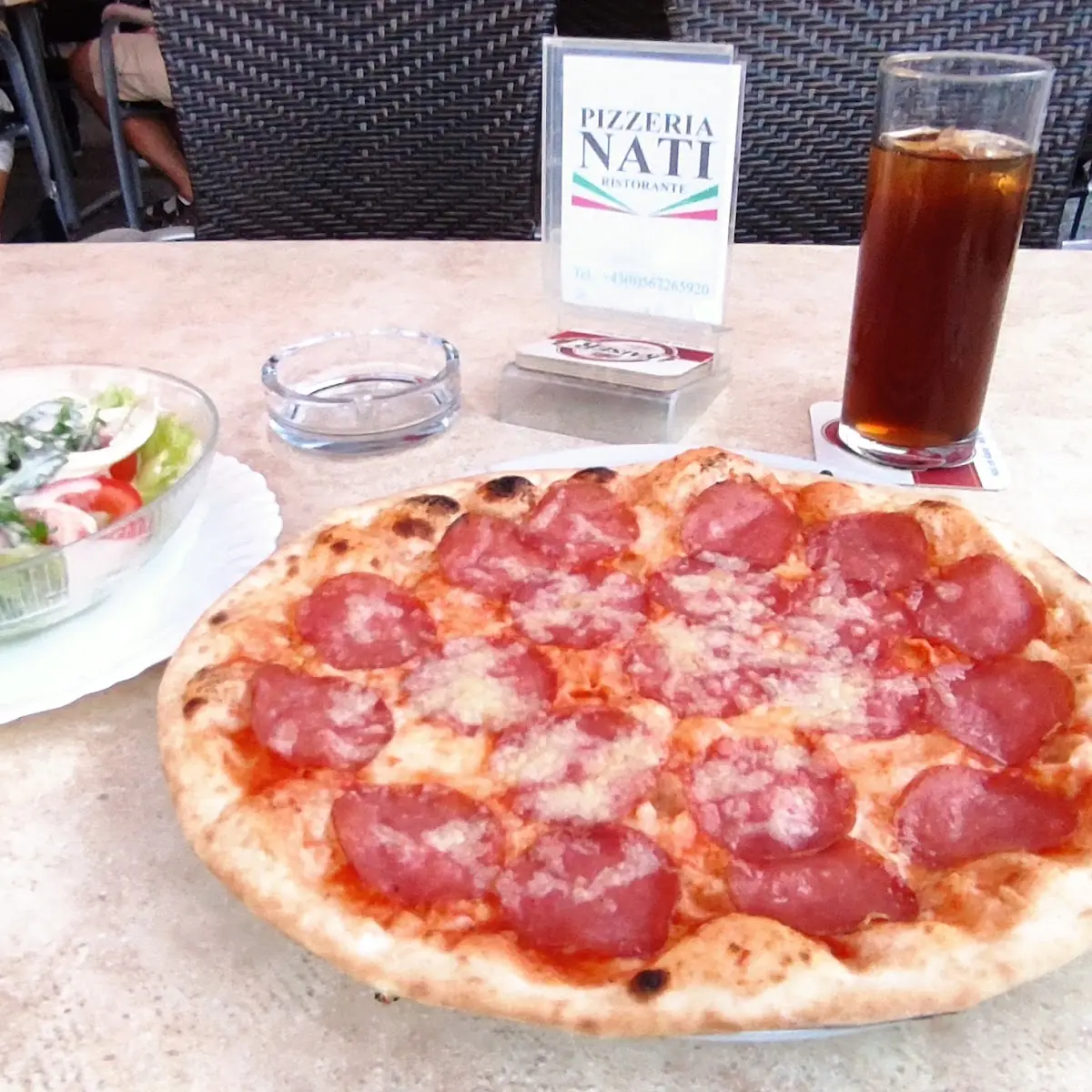 Pizza Salami & Iinsalata