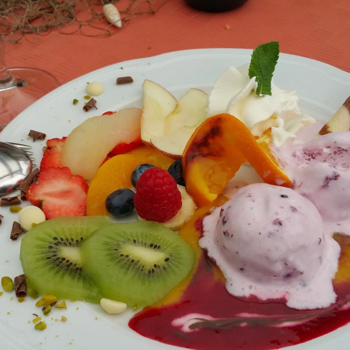 Fruchtsalat Mit Eis