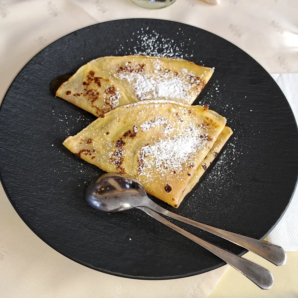 Palatschinken Mit Marillenmarmelade