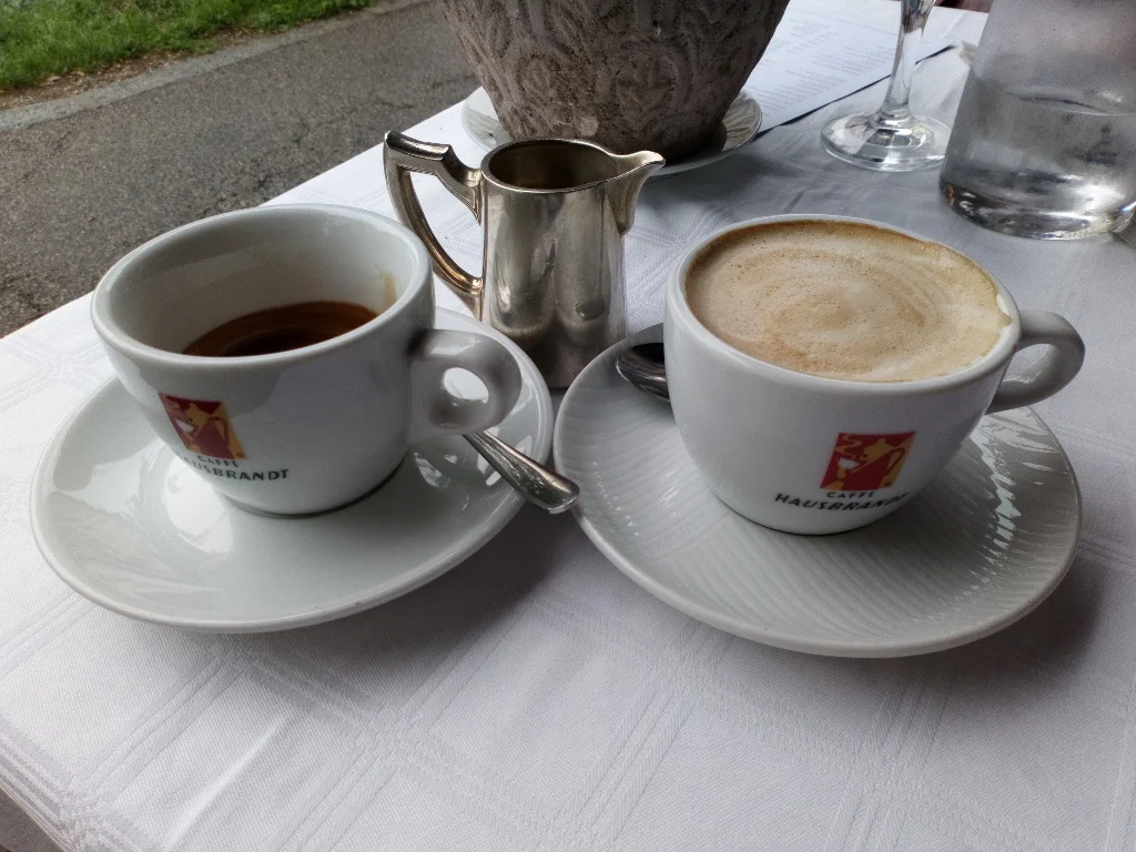 Wasser Und Cappuccino