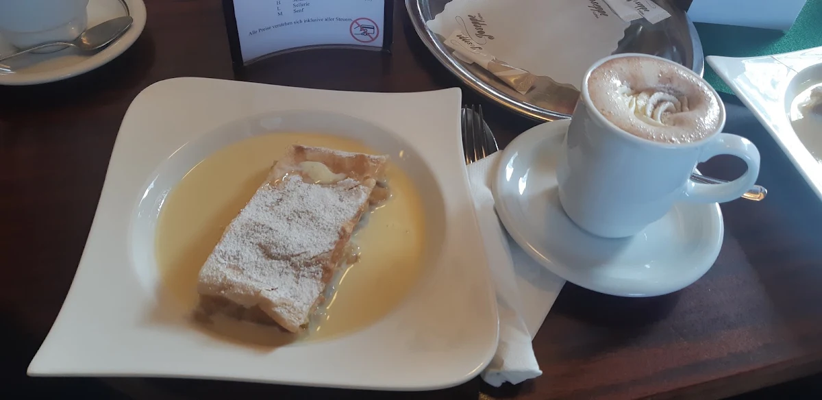Apfelstrudel Mit Vanillesauce