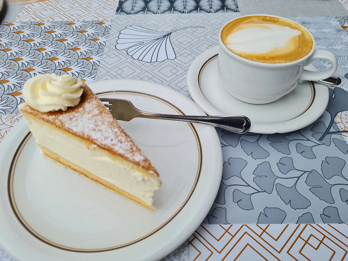 Käsesahnetorte Mit Cappuccino