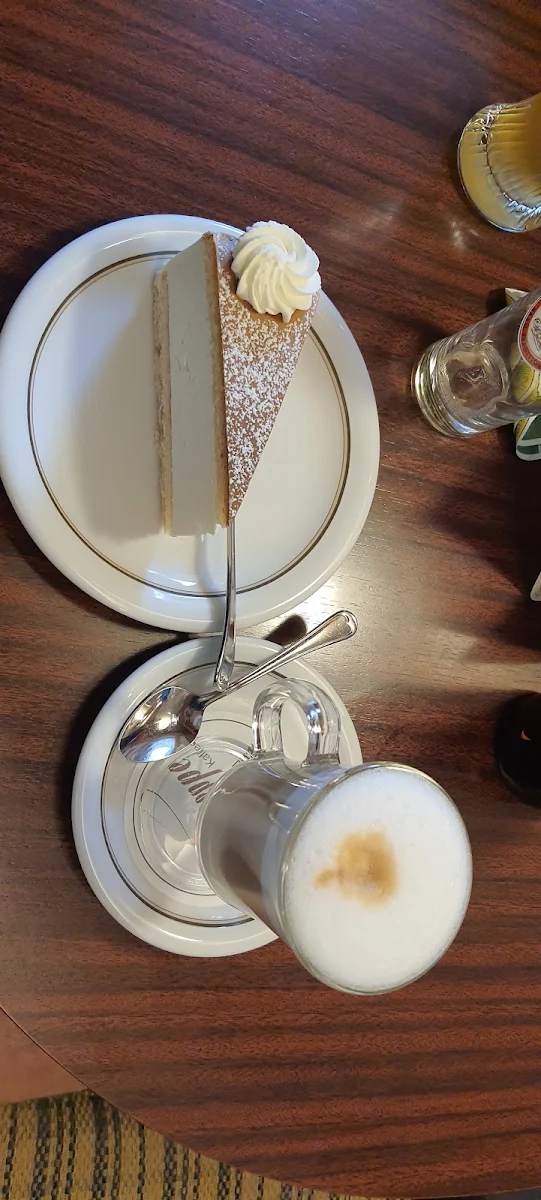 Latte Macchiato Und Käsekuchen