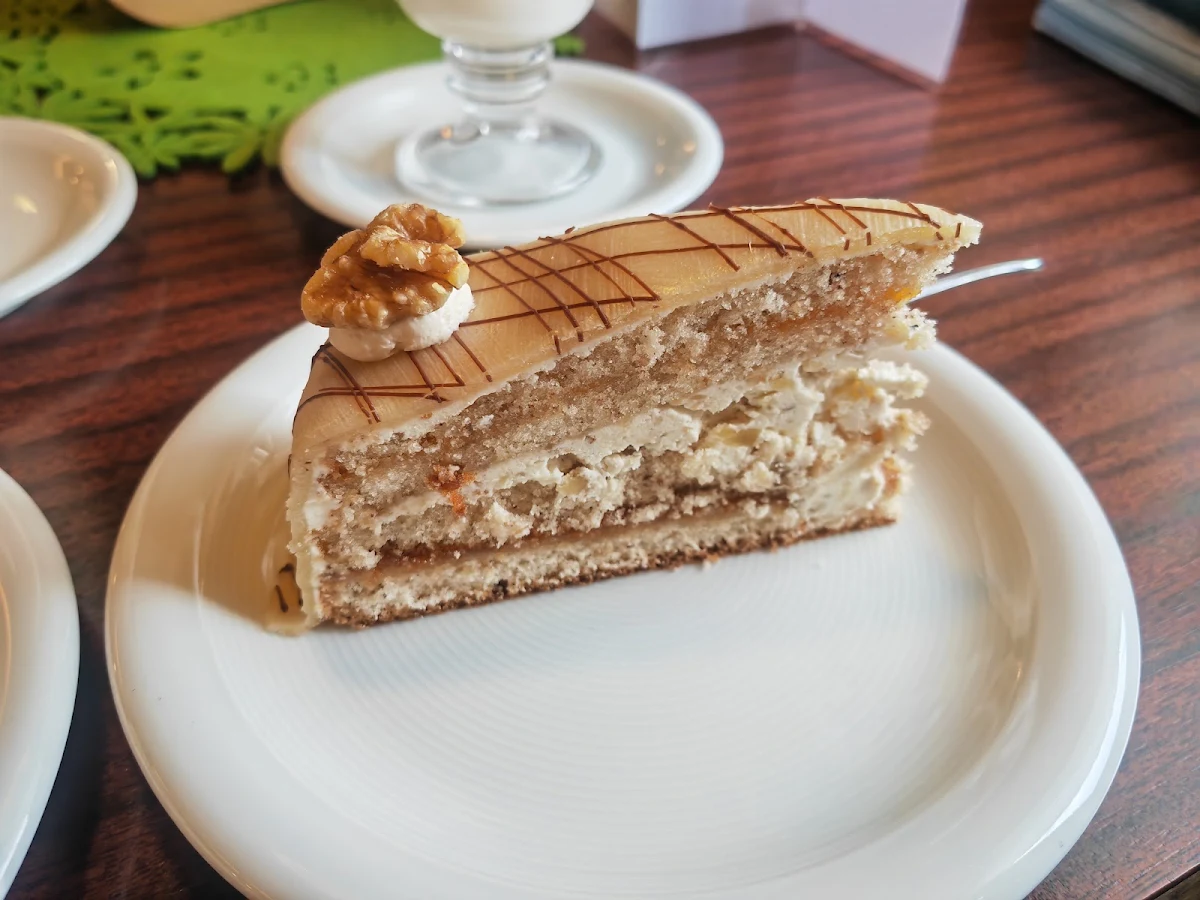 Walnuss Marzipan Torte