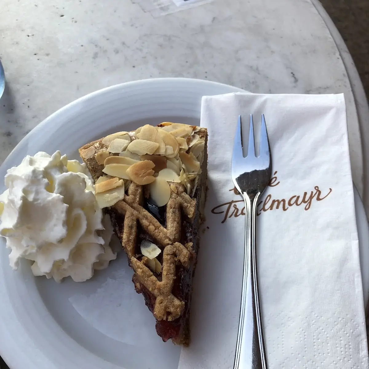 Linzer Torte Mit Sahne