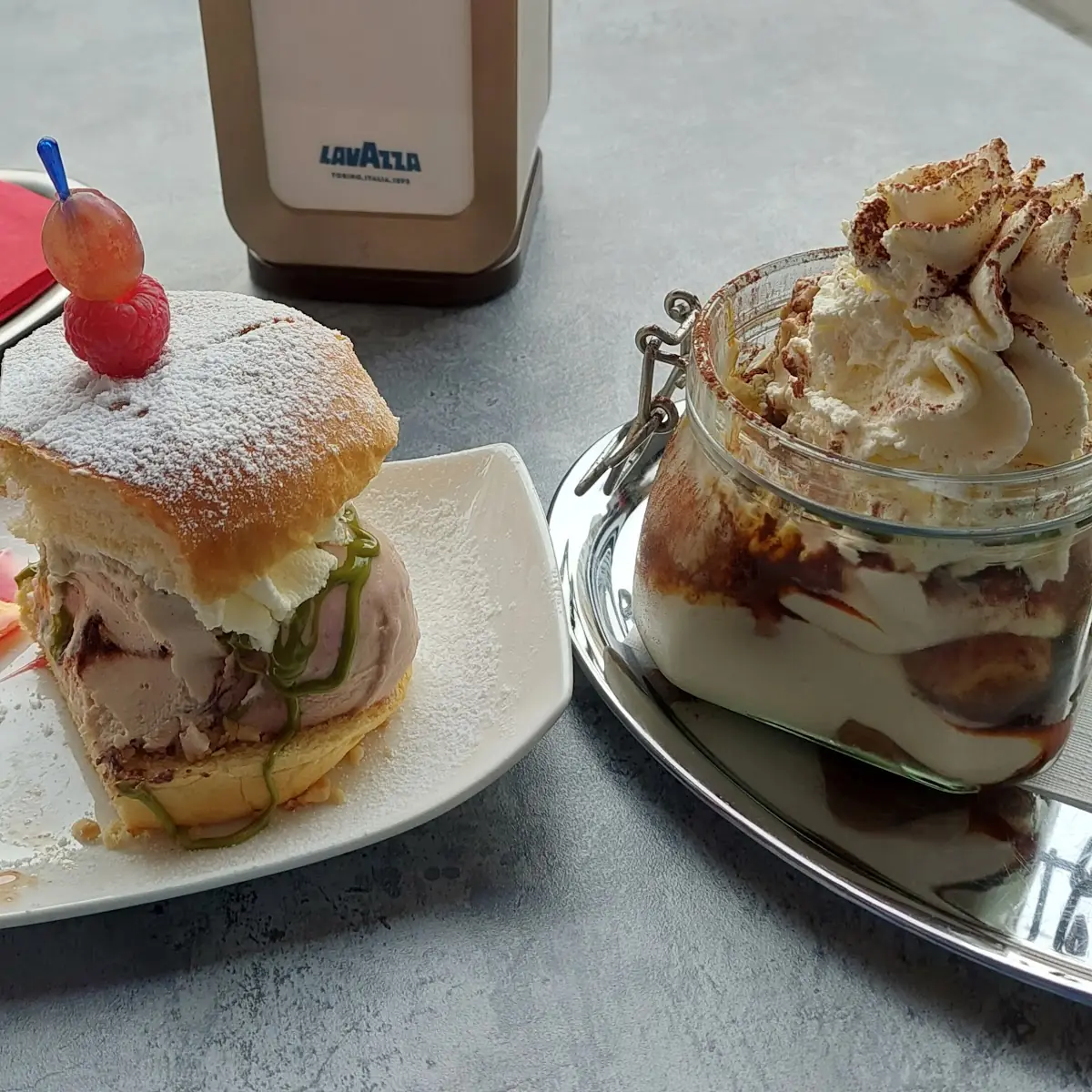 Eisburger Und Tiramisu
