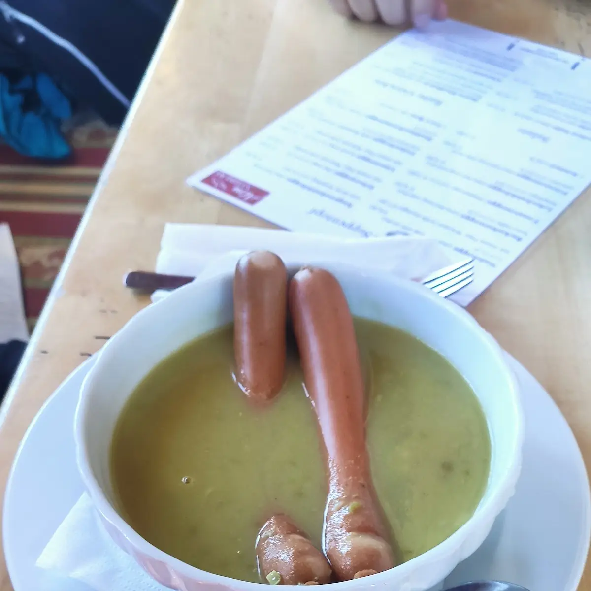 Erbsbensuppe Einem Paar Wurstel