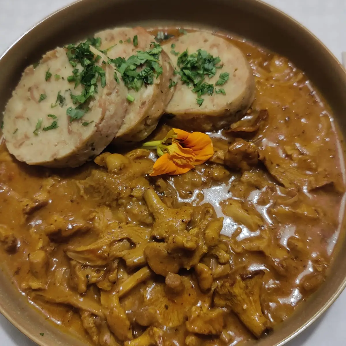 Eierschwammerlgulasch