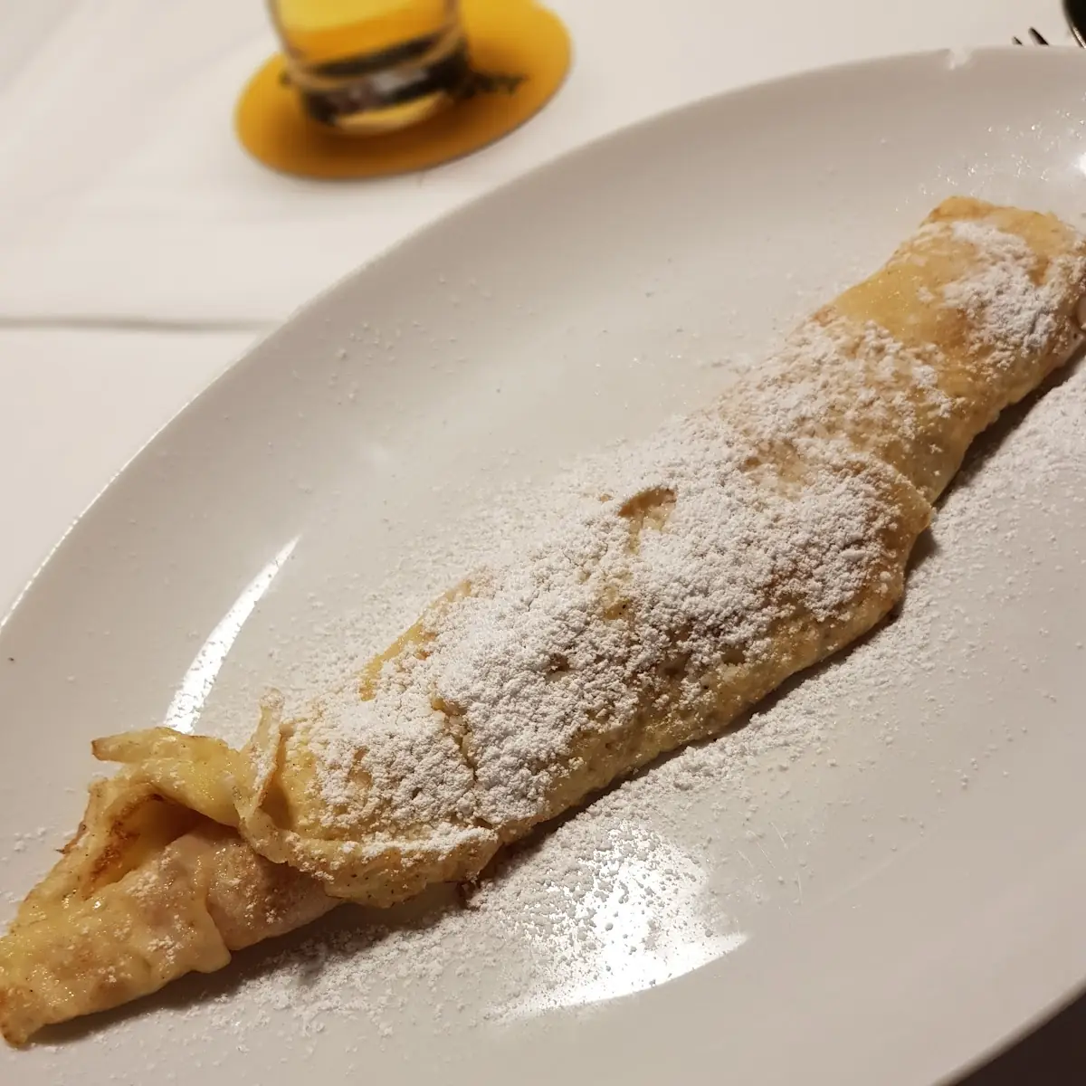 Palatschinken Mit Marillenmarmelade