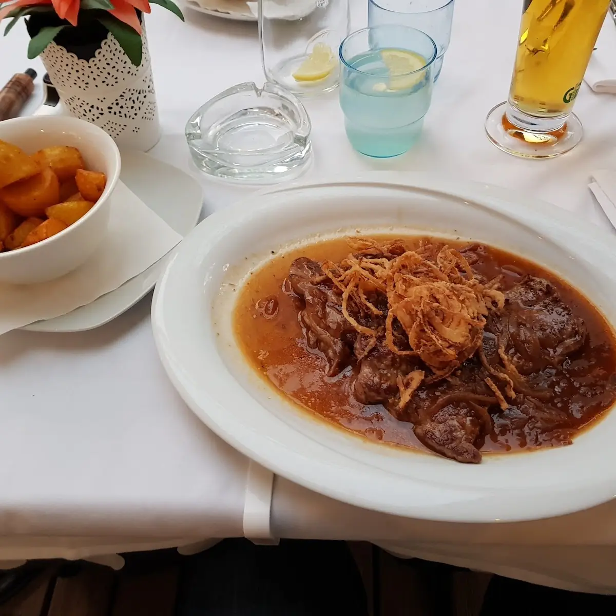 Zwiebelrostbraten Mit Bratkartoffeln