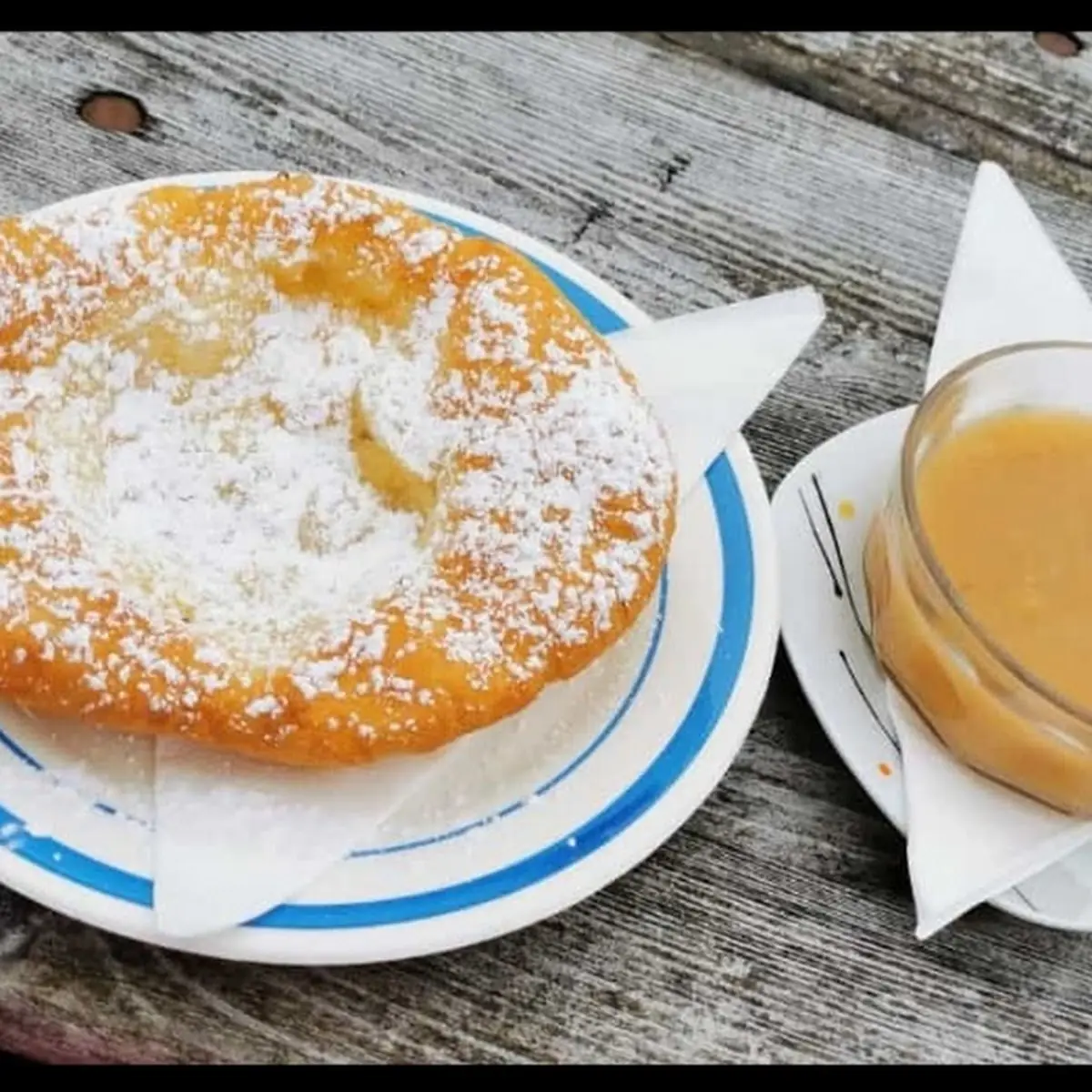 Schmalznudel Mit Apfelmuss