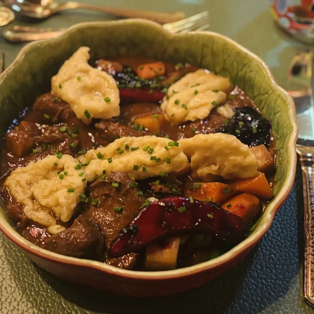 Rehragout Mit Heumilchnockerl
