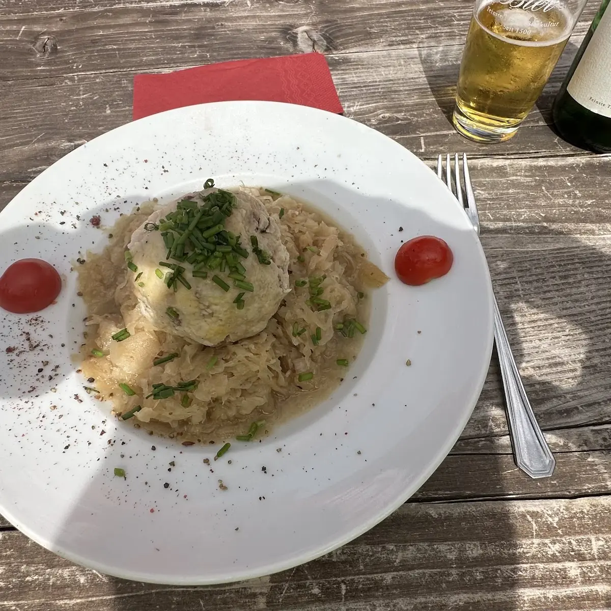 Knödel Auf Sauerkraut
