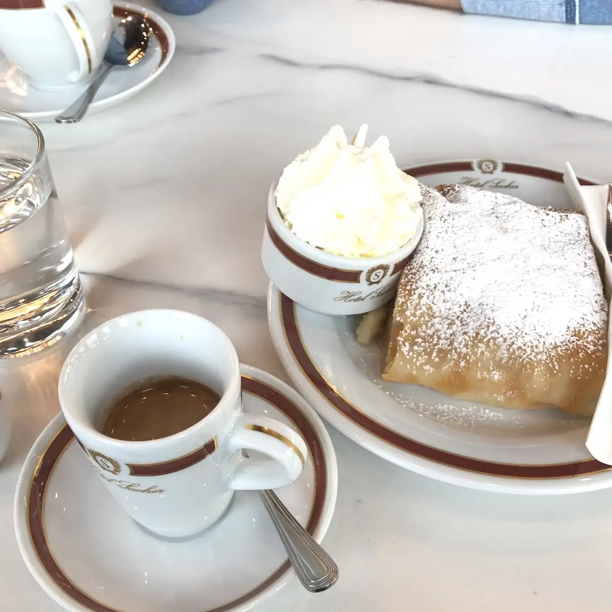 Apfel Strudel Mit Schlag
