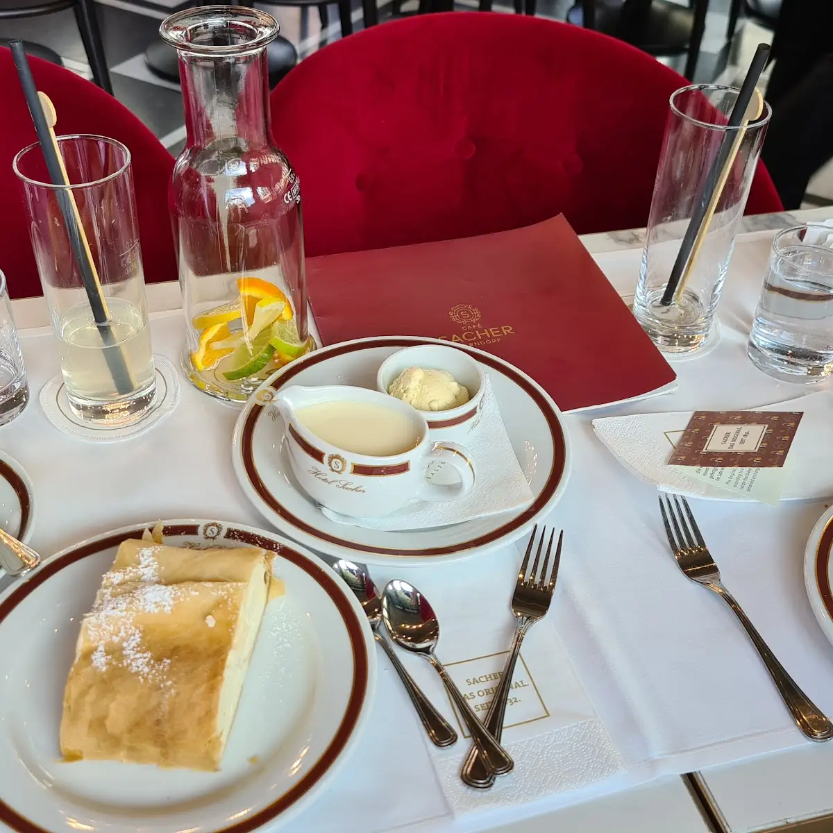 Sacher Torta Und Topfenstrudel Mit Vanillesauce