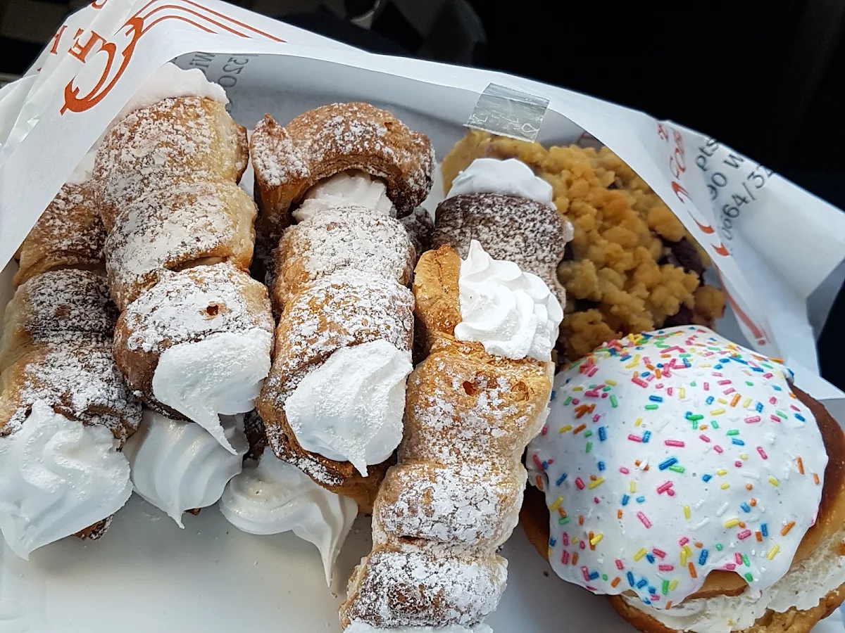 Schaumrollen Und Krapfen