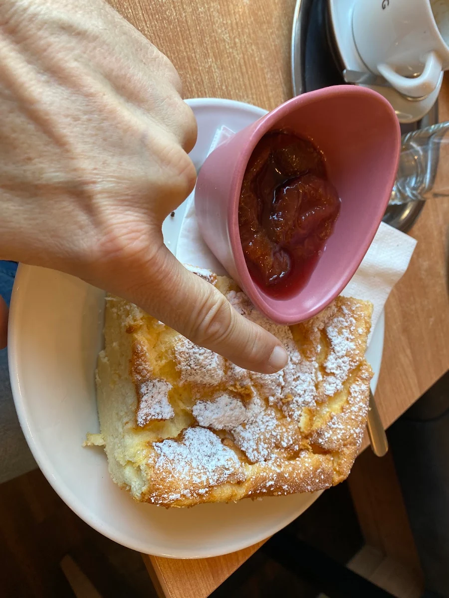 Topfenstrudel Mit Zwetschkenröster