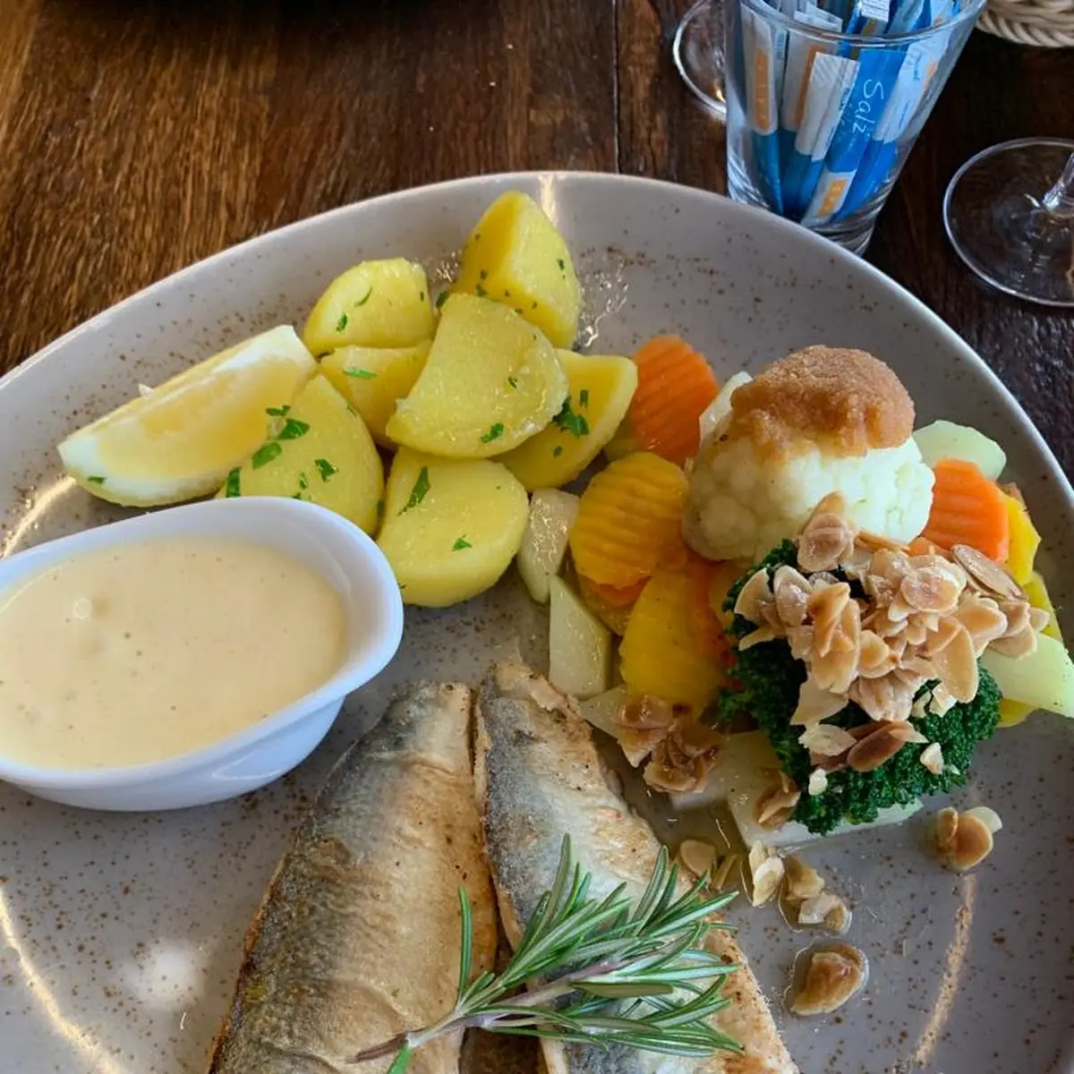 Felchenfilet Mit Kartoffeln Und Gemüse