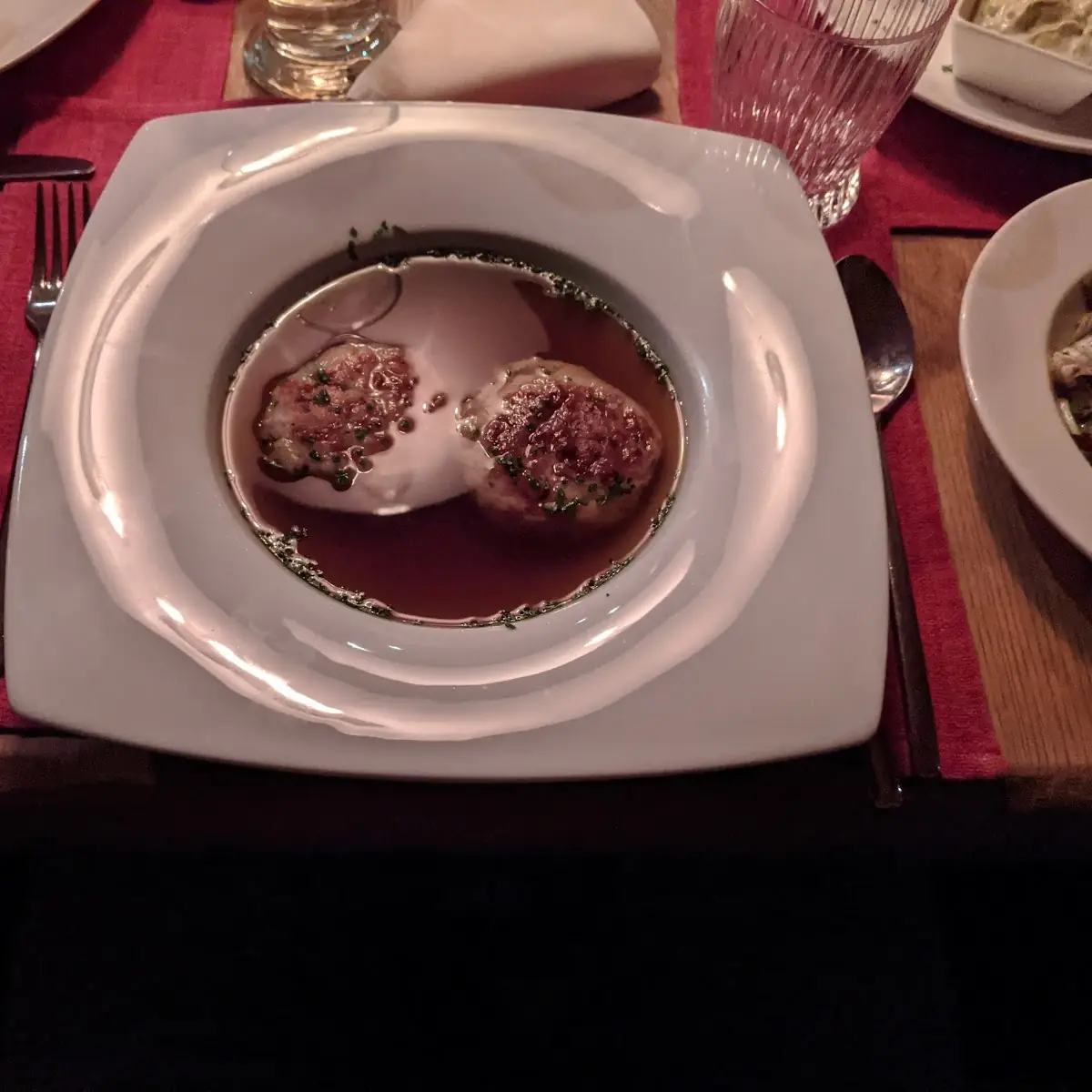 Rindsuppe Mit Kaspressknödel