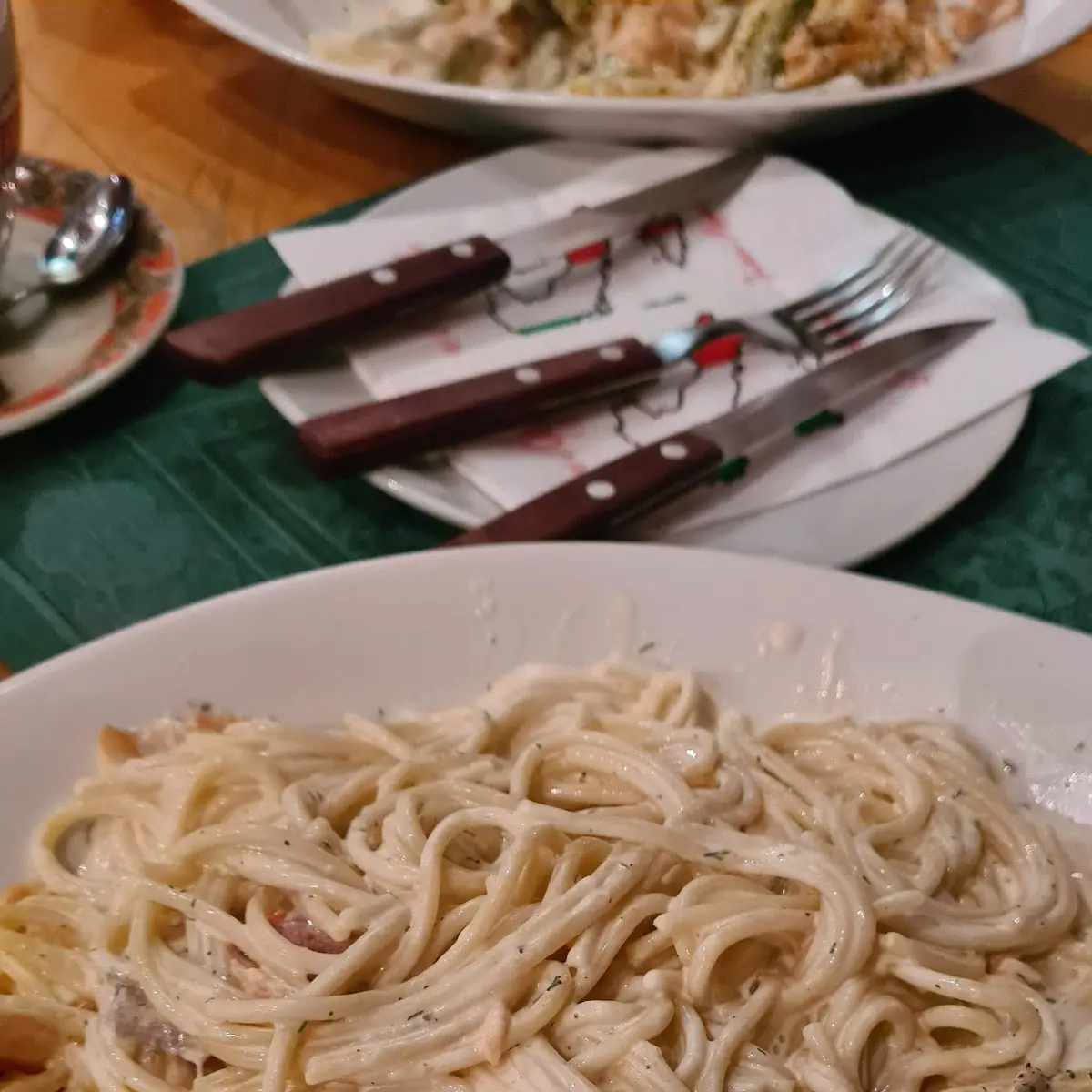 Fisch Und Dessert Und Pasta