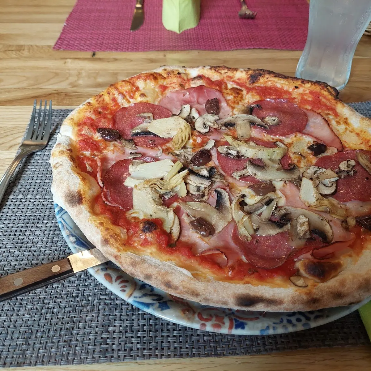 Pizza Capricciosa Mit Zwiebeln
