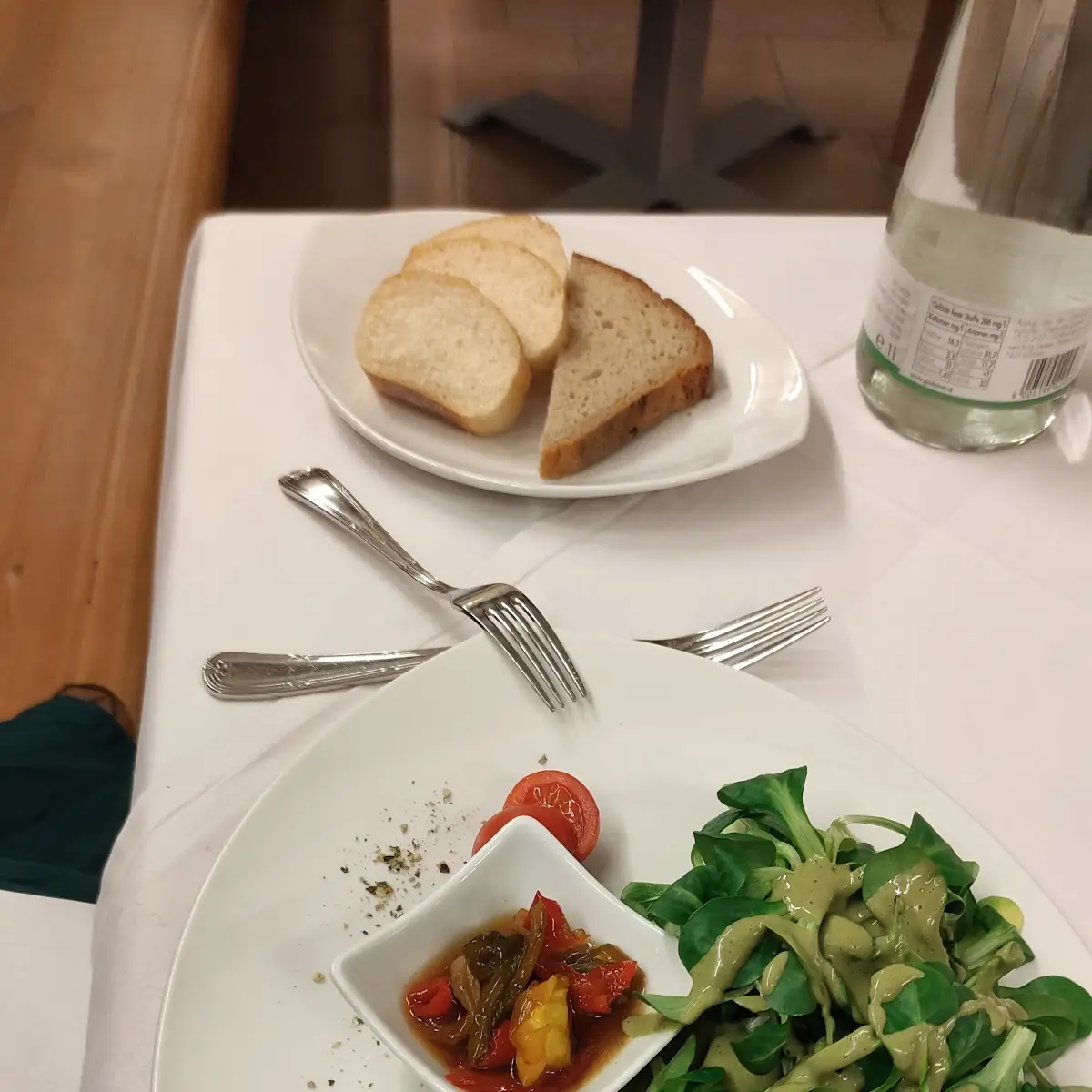 Schafkäse Pralinen Auf Vanille-paprika Und Vogerlsalat
