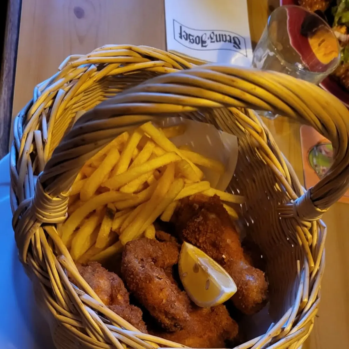 Backhendl Mit Pommes Groß