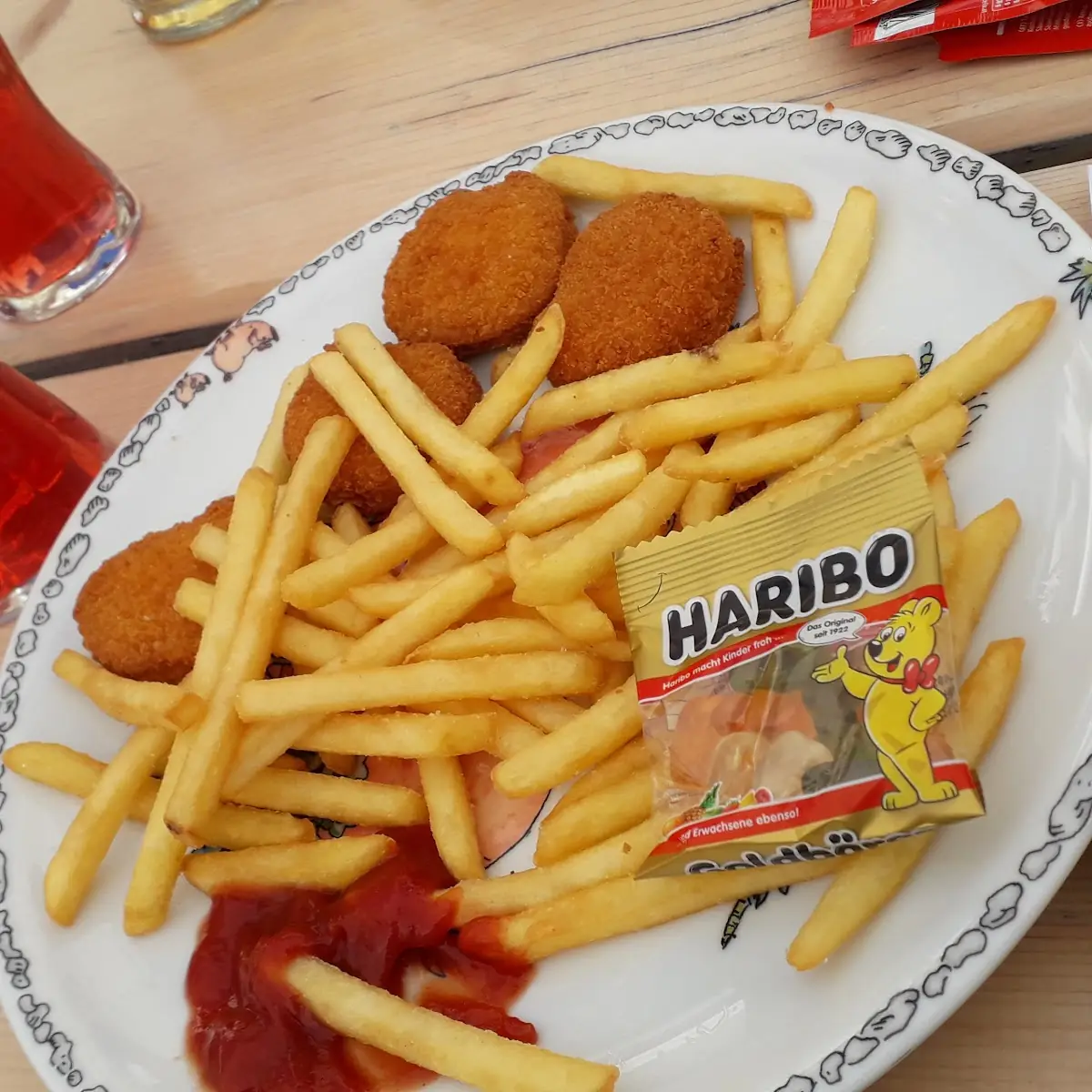 Chickennuggets Mit Pommes Frites