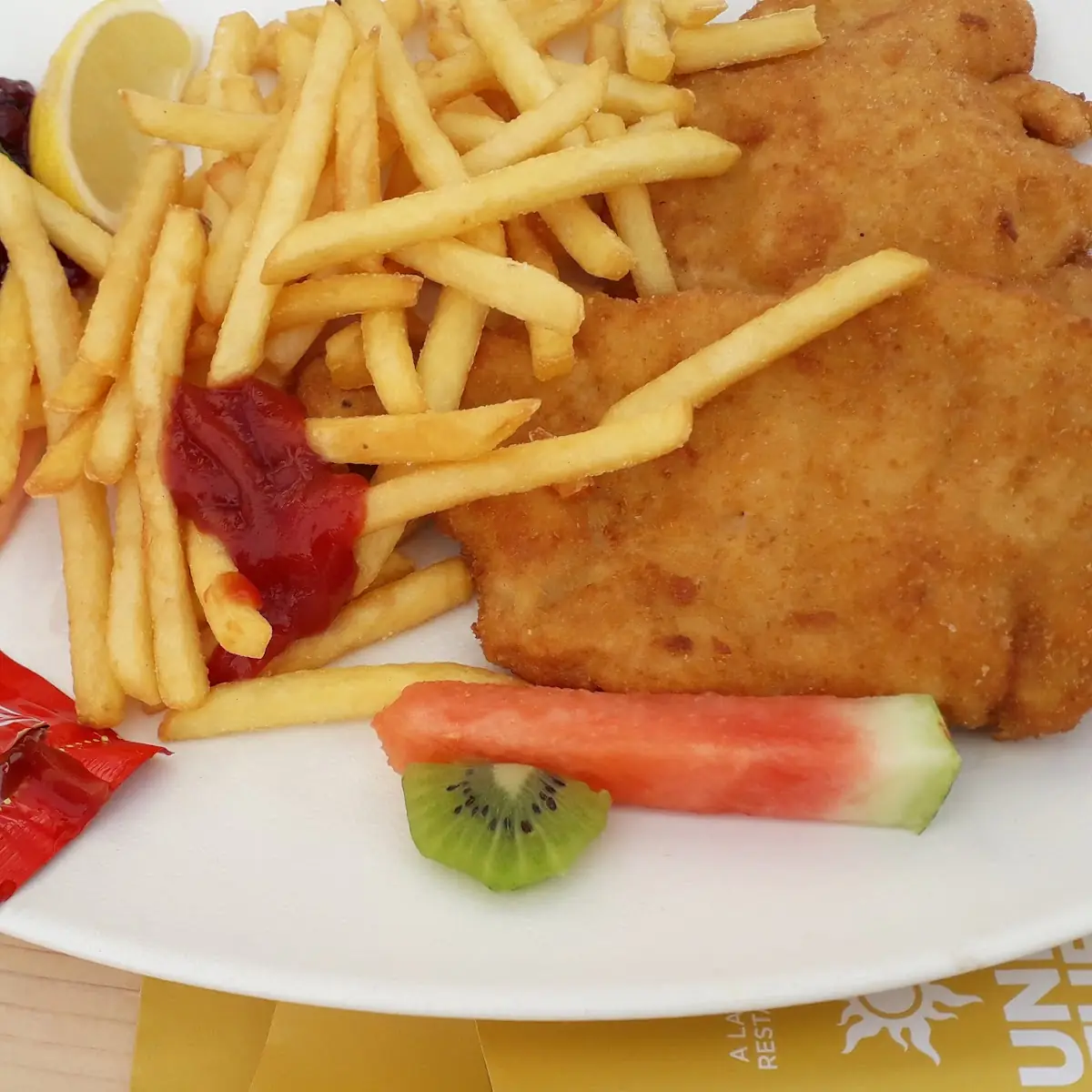 Wiener Schnitzel Mit Pommes Frites