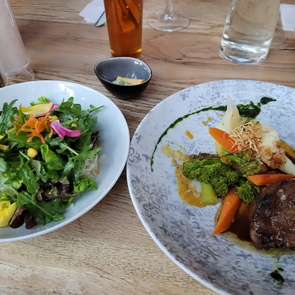 Steak Mit Gemüse Und Salat