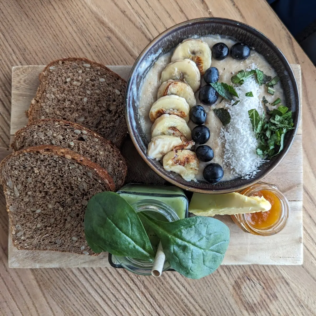 Hafermichporridge Di Avena Con Banane Mirtilli E Cocco