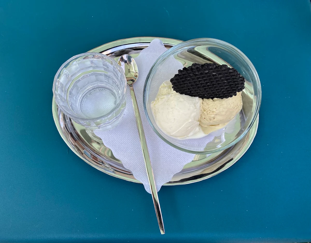 Ice Cream Vanilla and Pistachio