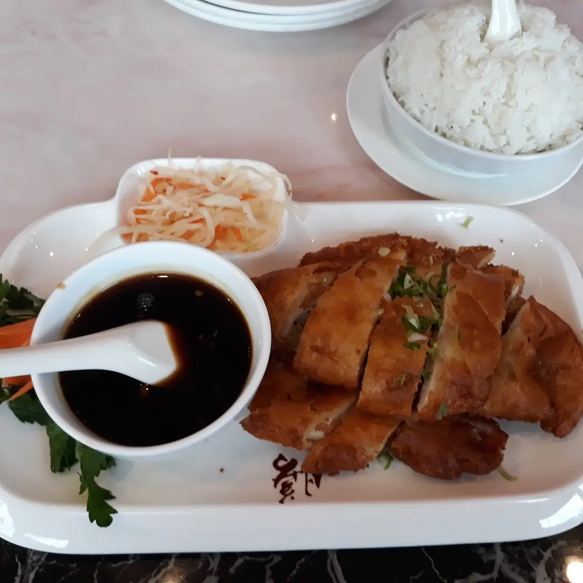 Gebackenes Hühnerfleisch Mit Knoblauch Sauce