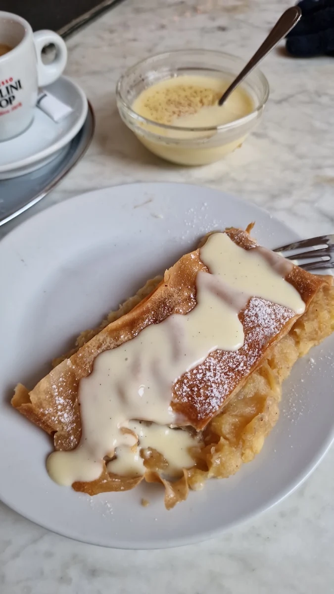 Apfelstrudel Mit Vanillesauce