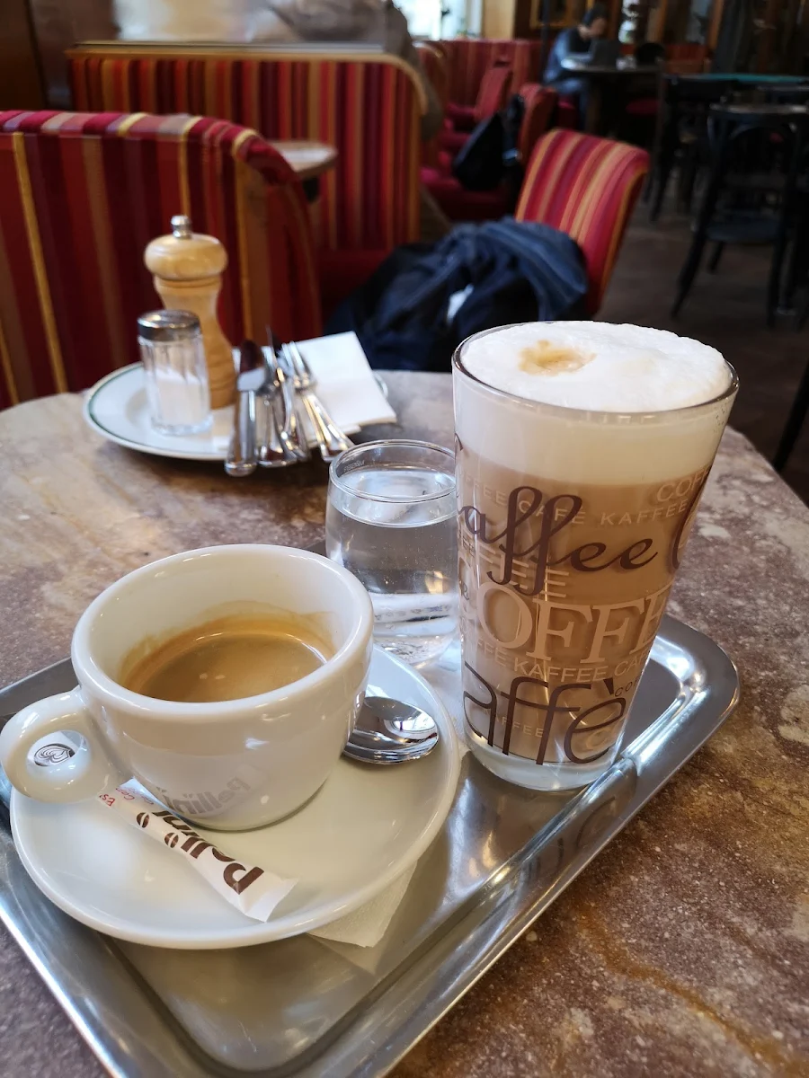 Latte Macchiato Und Doppelter Espresso