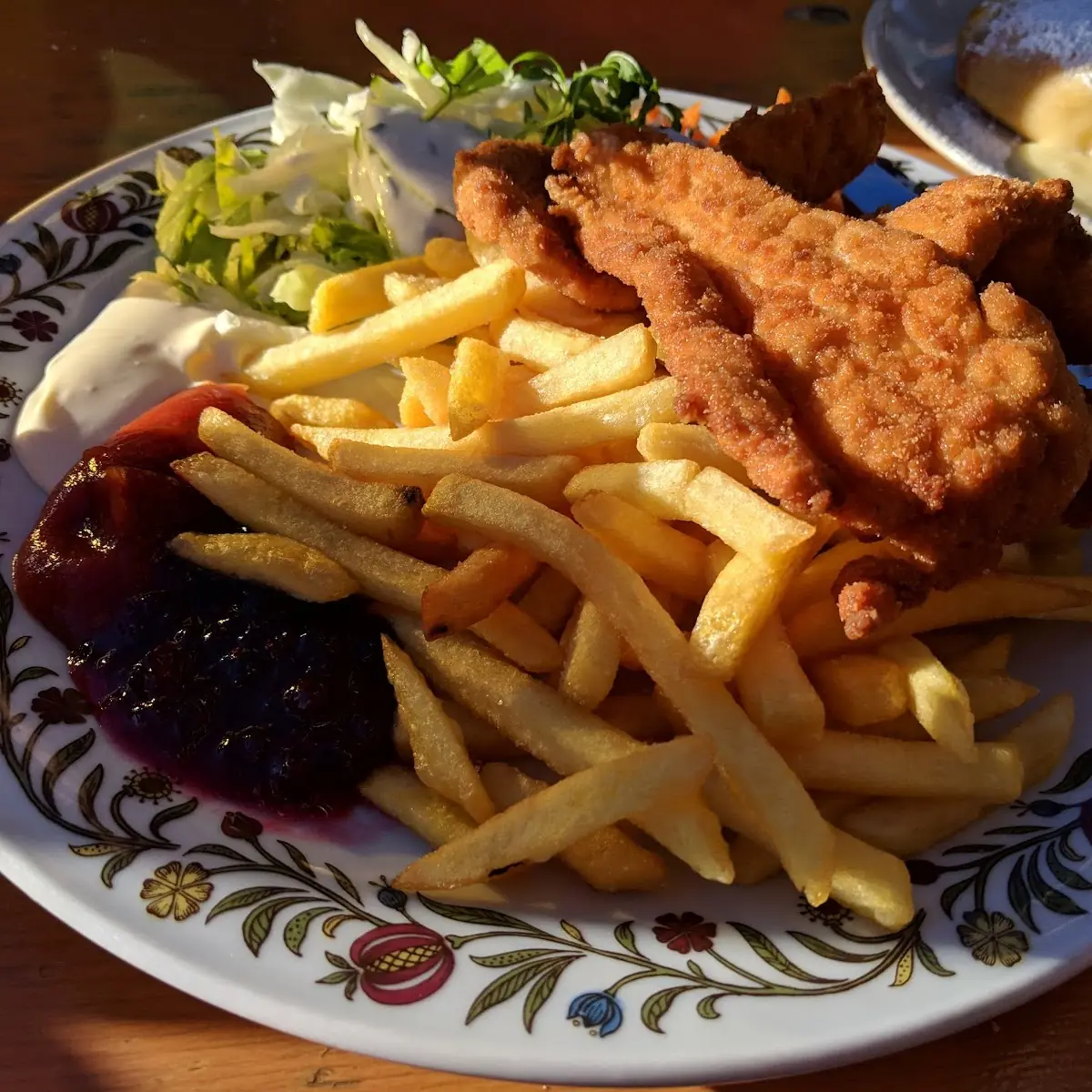 Backhendlstreifen Mit Pommes