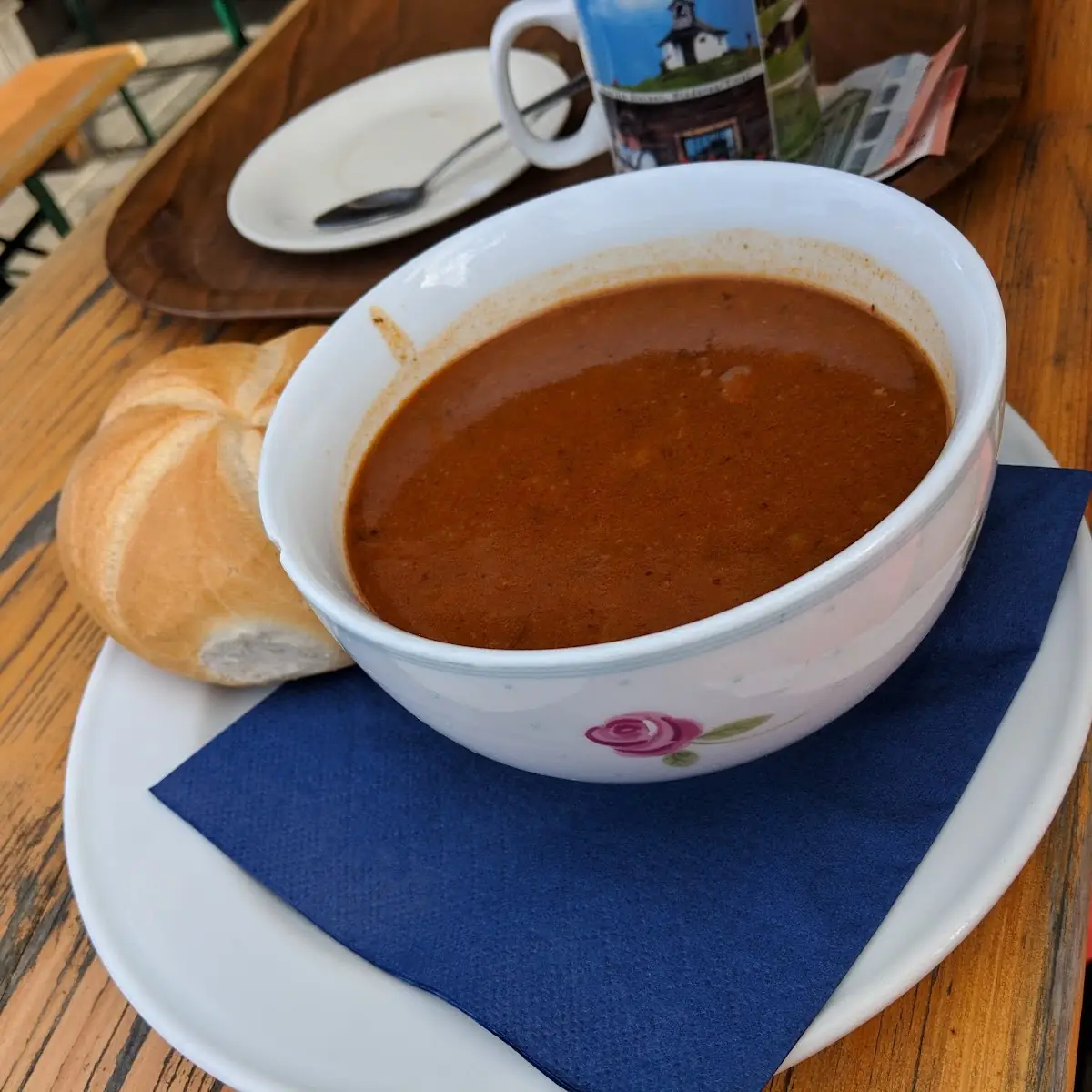 Hausgemachte Gulaschsuppe