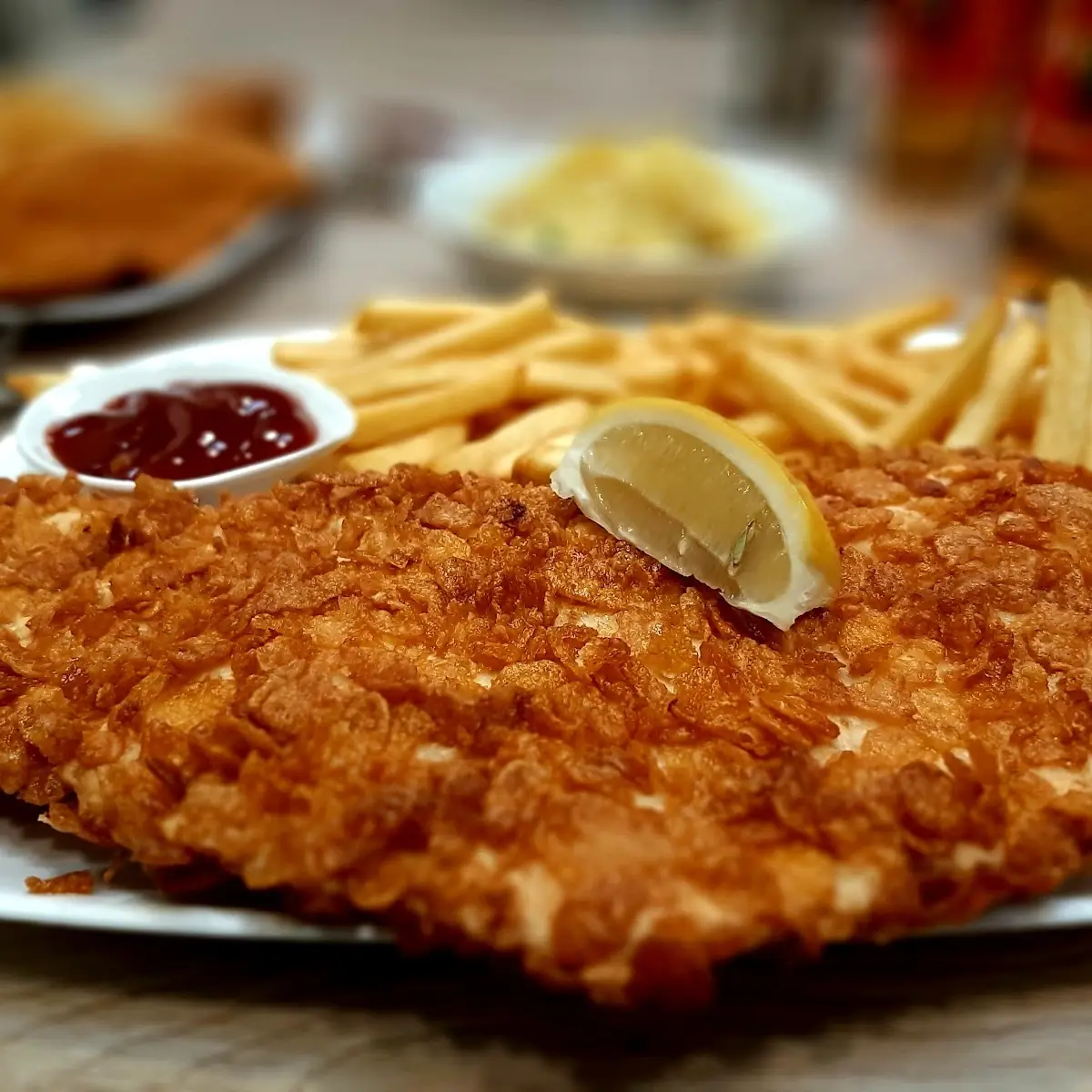 Hühnerschnitzel Mit Pommes