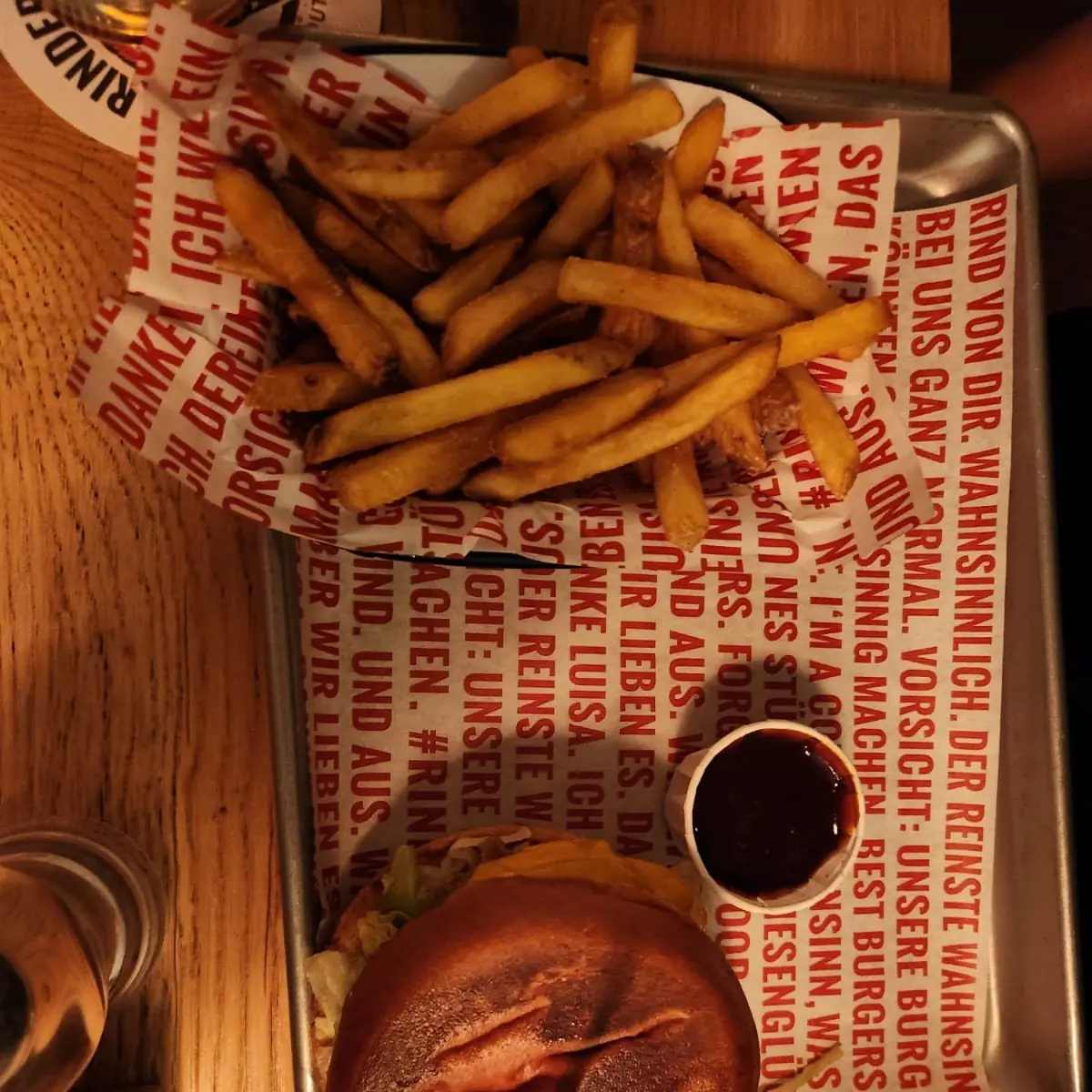 Rinderwahn Cheeseburger & Pommes