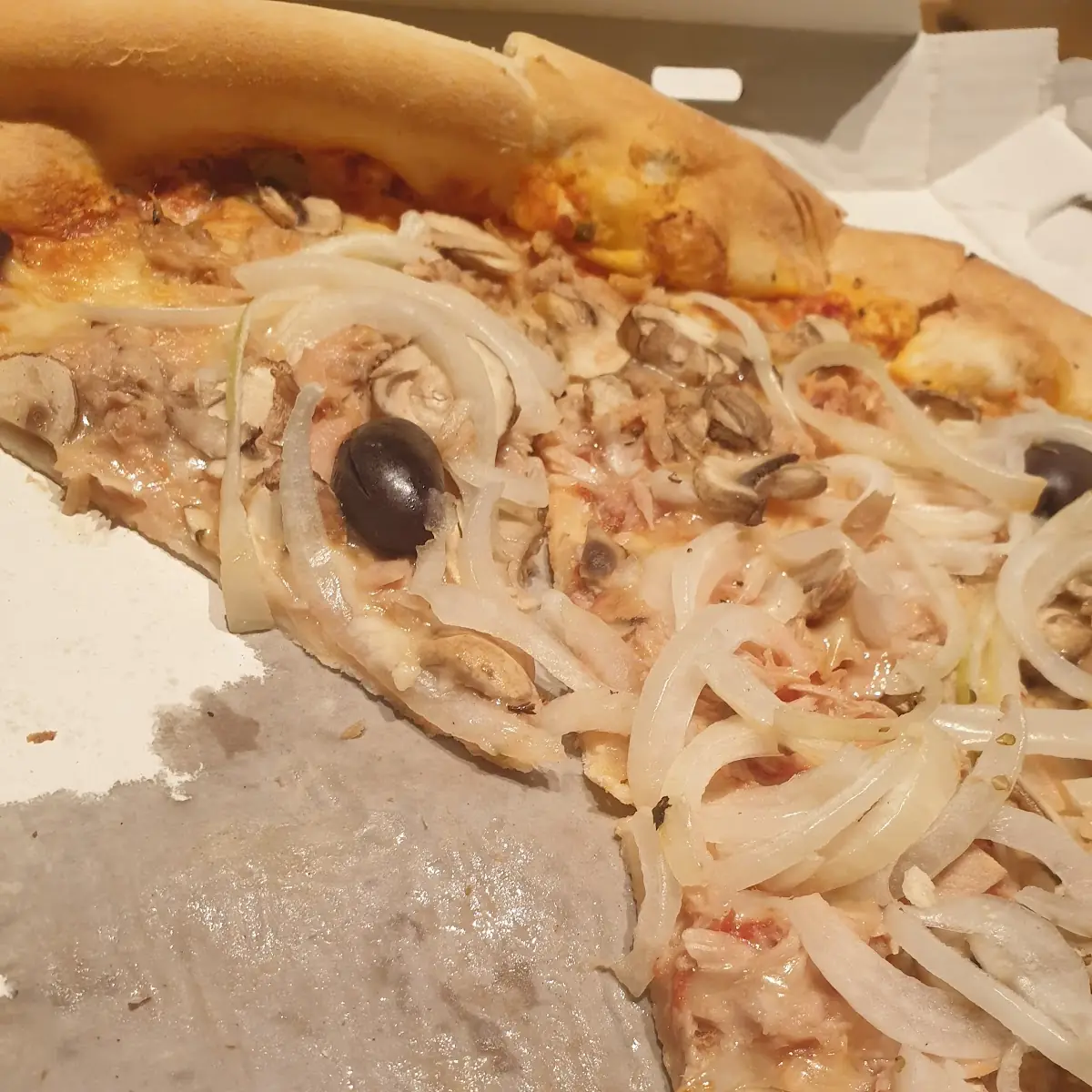Bestellte Kalte Thunfischpizza Nach Ca 1 5 Stunden Warten Gatschig Nicht Zu Empfehlen