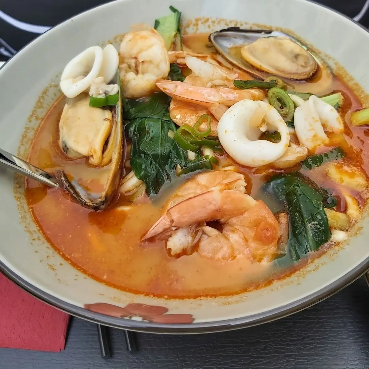 Tang Mian Ramen Mit Meeresfrüchten