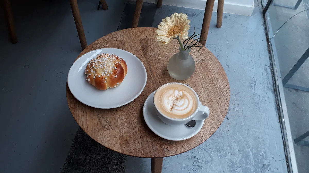 Café Latte & Brioche