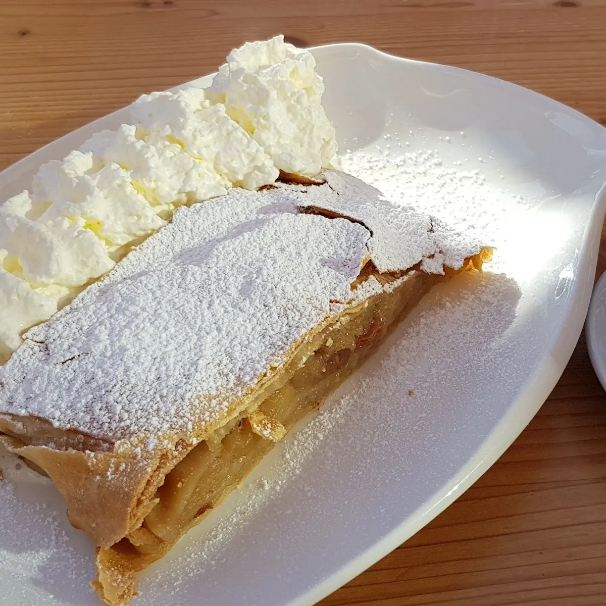 Apfelstrudel Mit Schlag