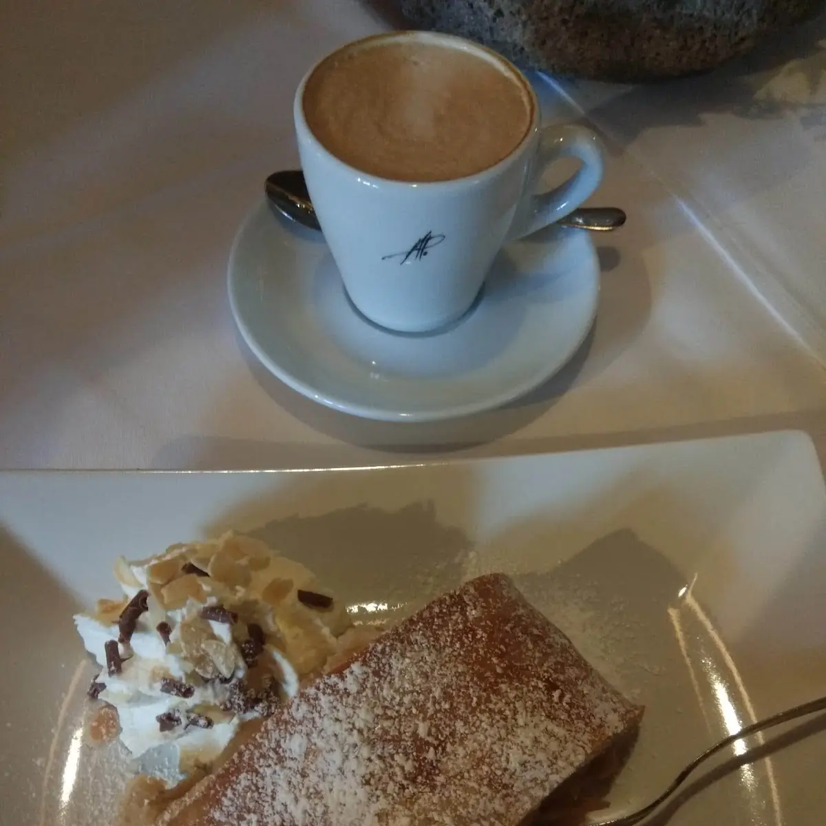 Apfelstrudel Mit Schlagobers