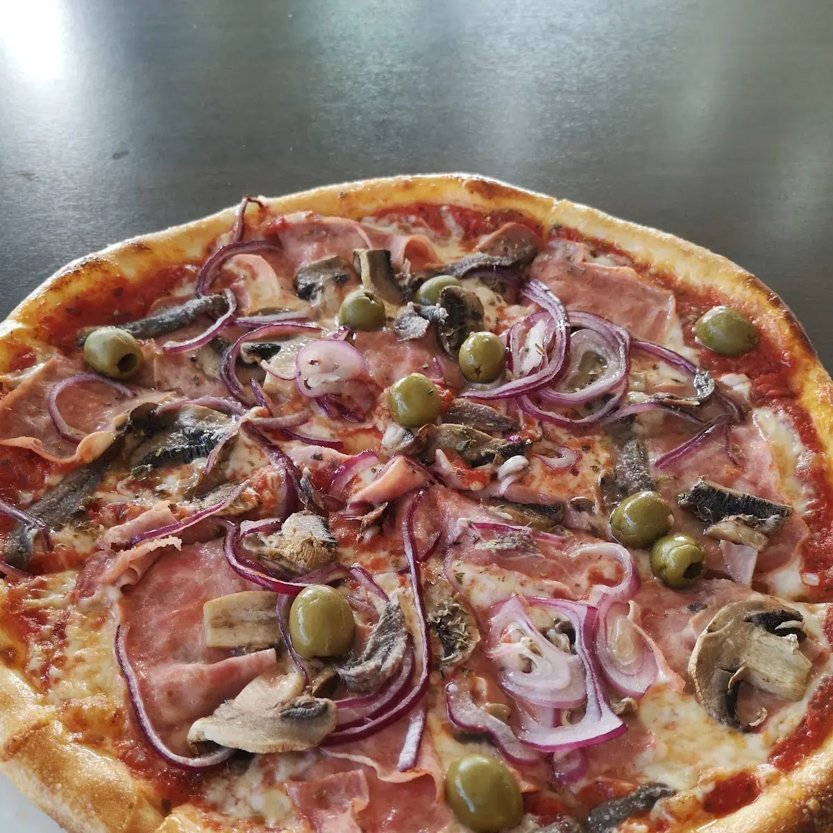 Capricciosa Mit Zwiebel