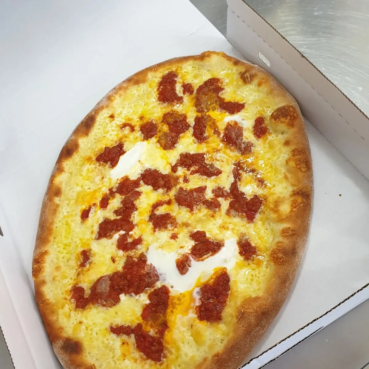 Pide Mit Faschiertem Und Ei