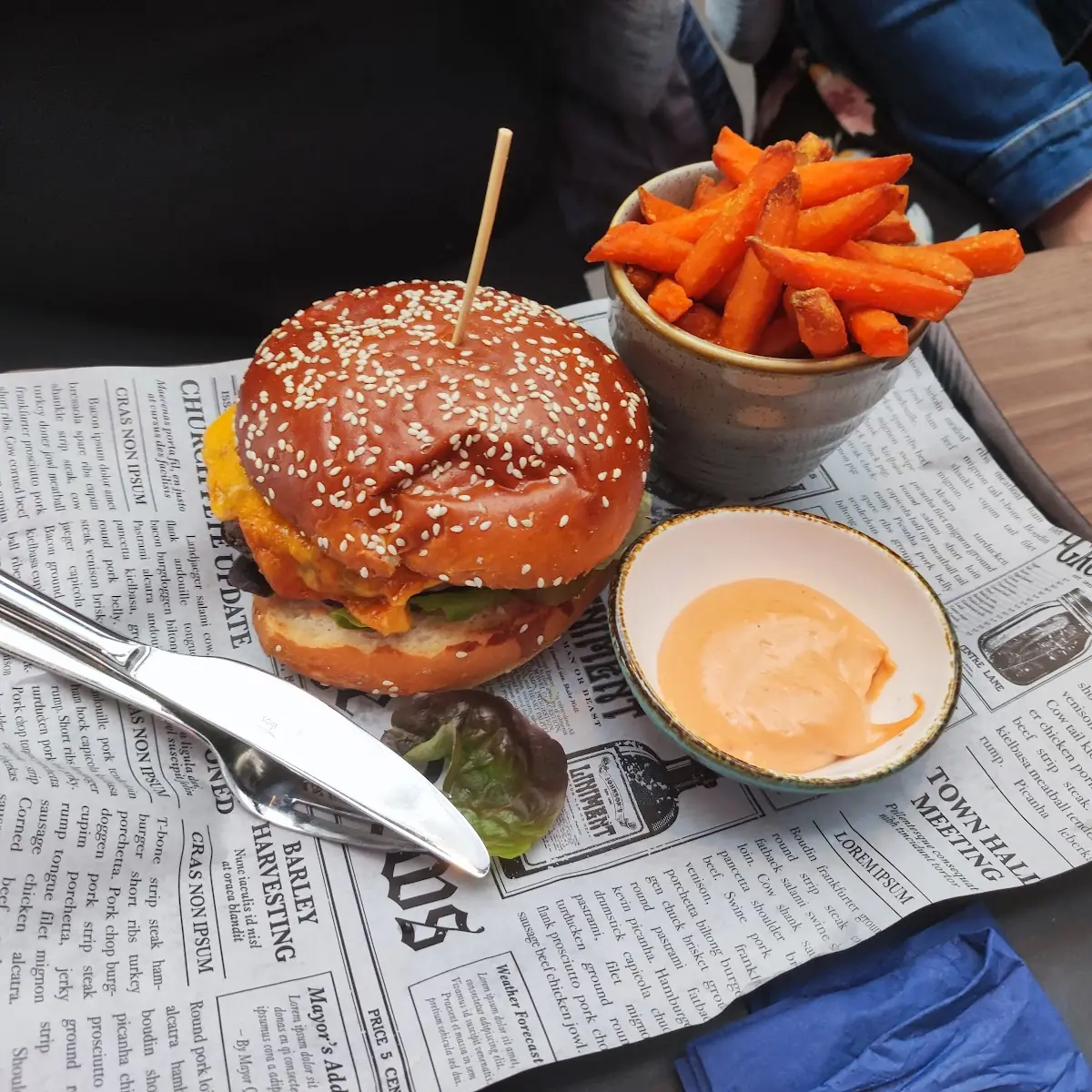 Burger Und Süßkartoffelpommes