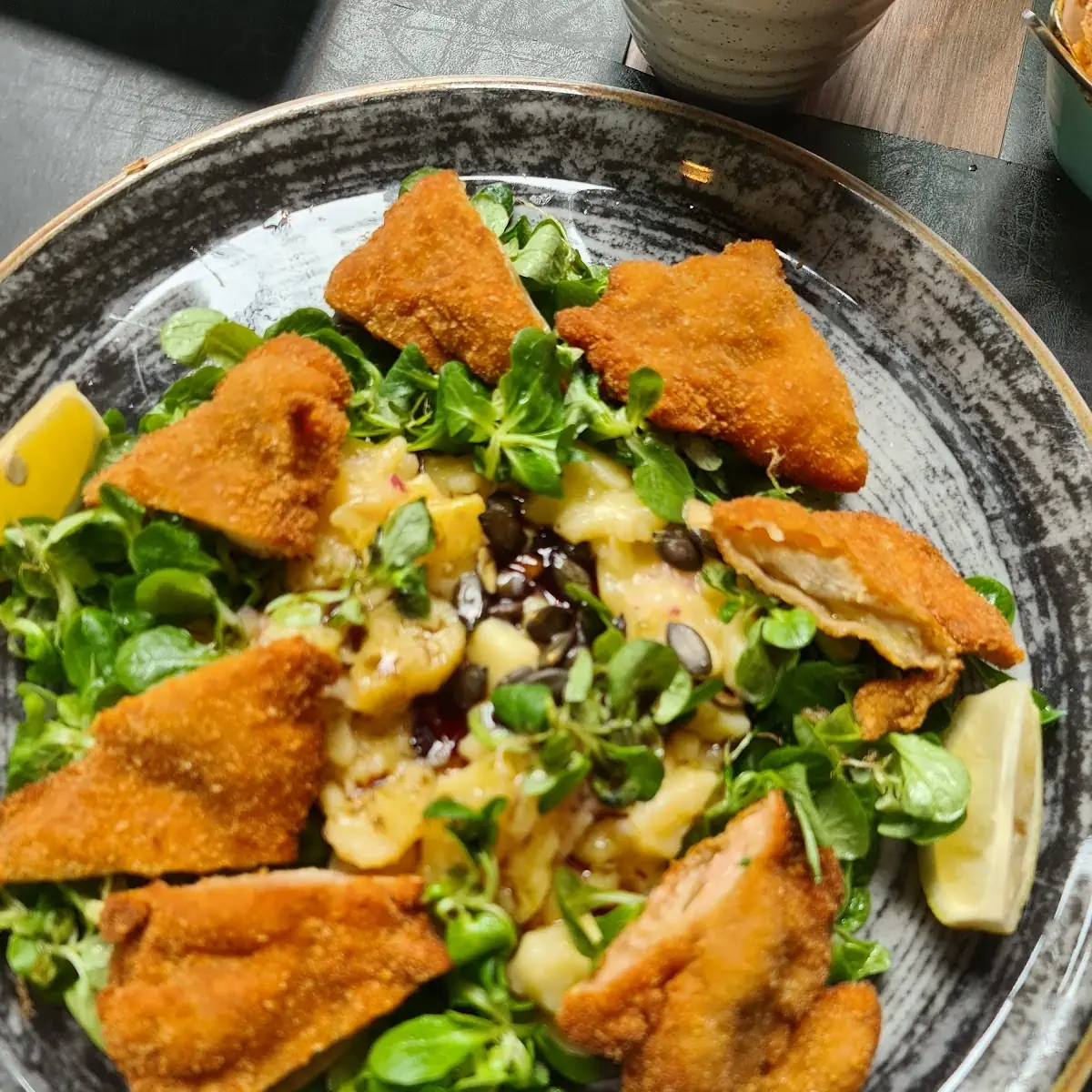 Steirischer Backhendlsalat