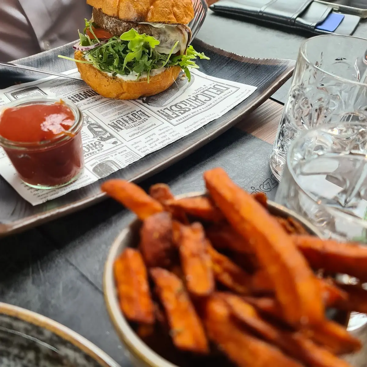 Süsskartoffel Pommes Mit Bagel Vegetarisch